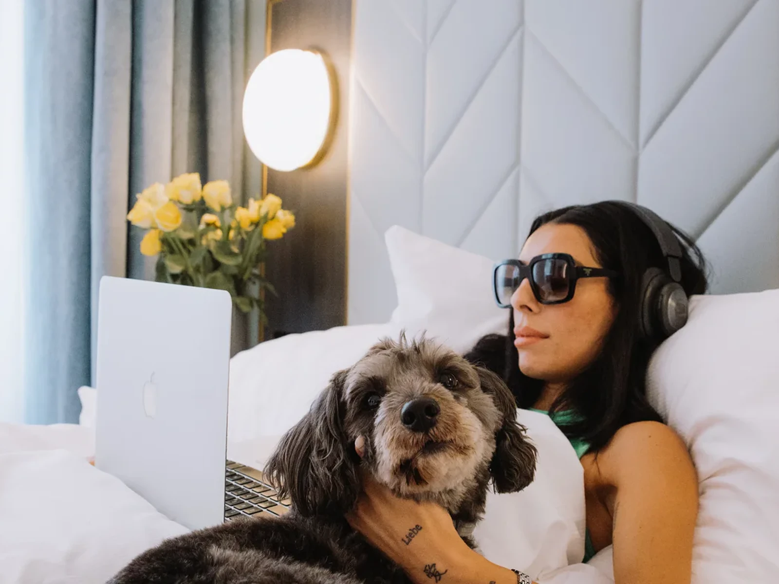 Guest relaxing with a dog in a room at Hotel Florum